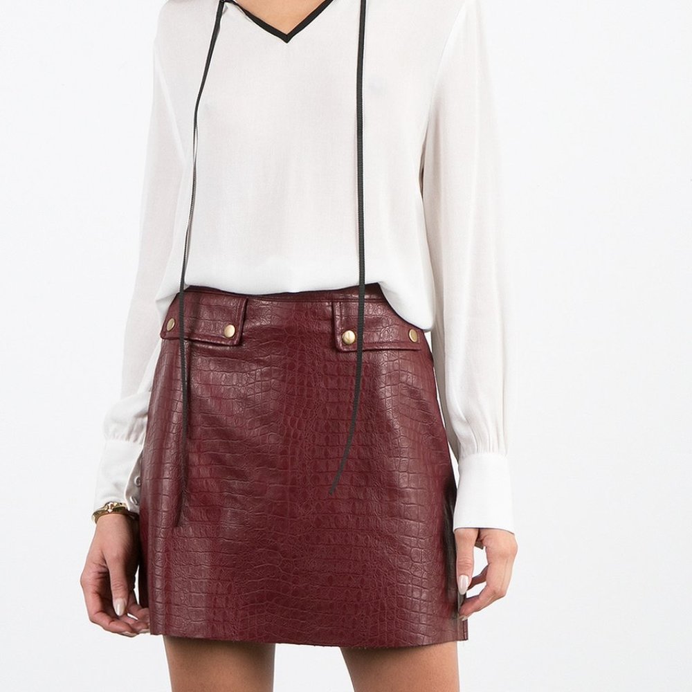 Wine embossed PU mini skirt with flap pockets